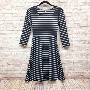 Old Navy Womens Fit & Flare Dress Size XS 3/4 Sleeve Stretch Striped White Black
